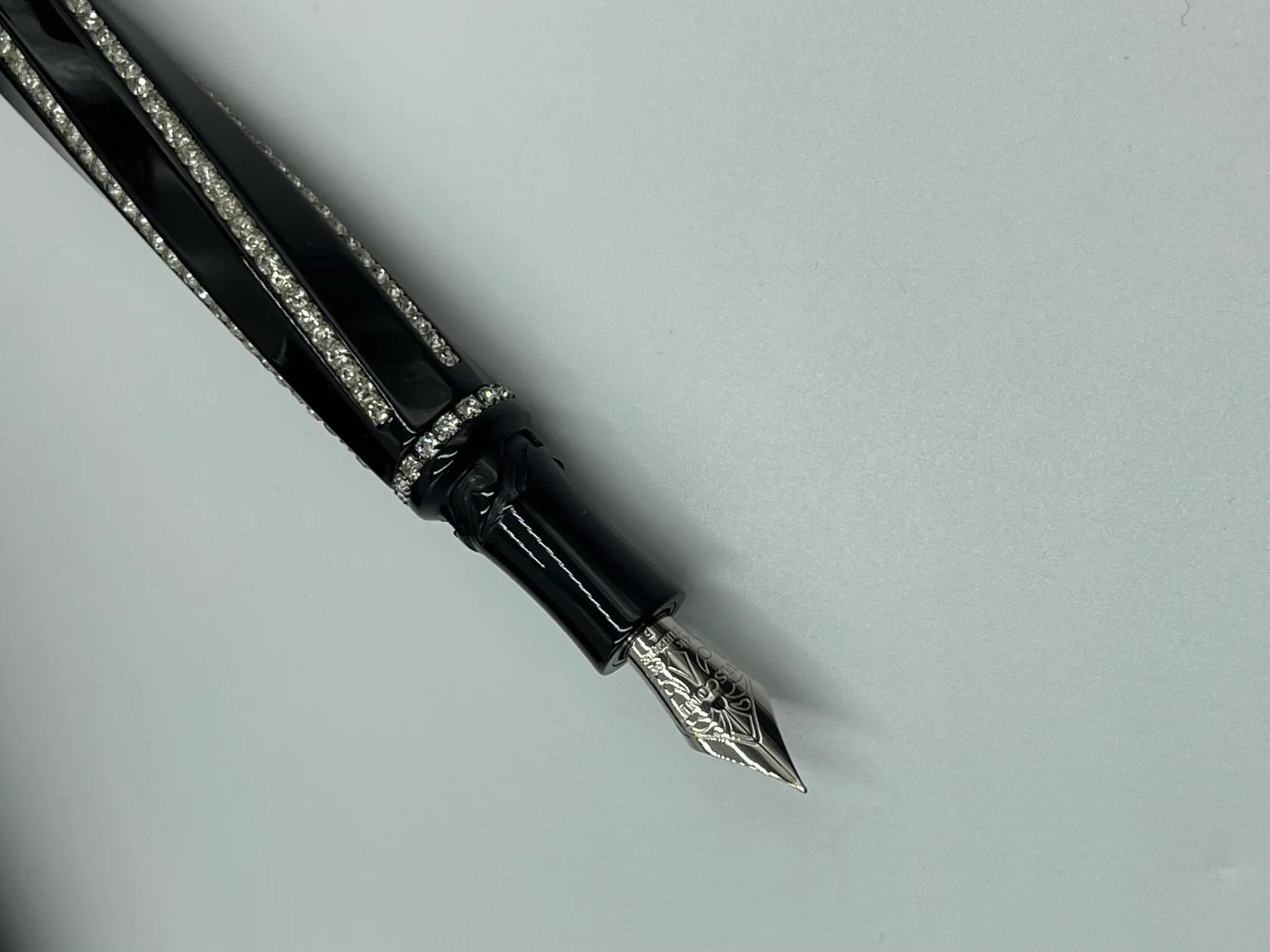 Ручка шариковая и перьевая Visconti Divina Royale черный вставки кристаллы Сваровски